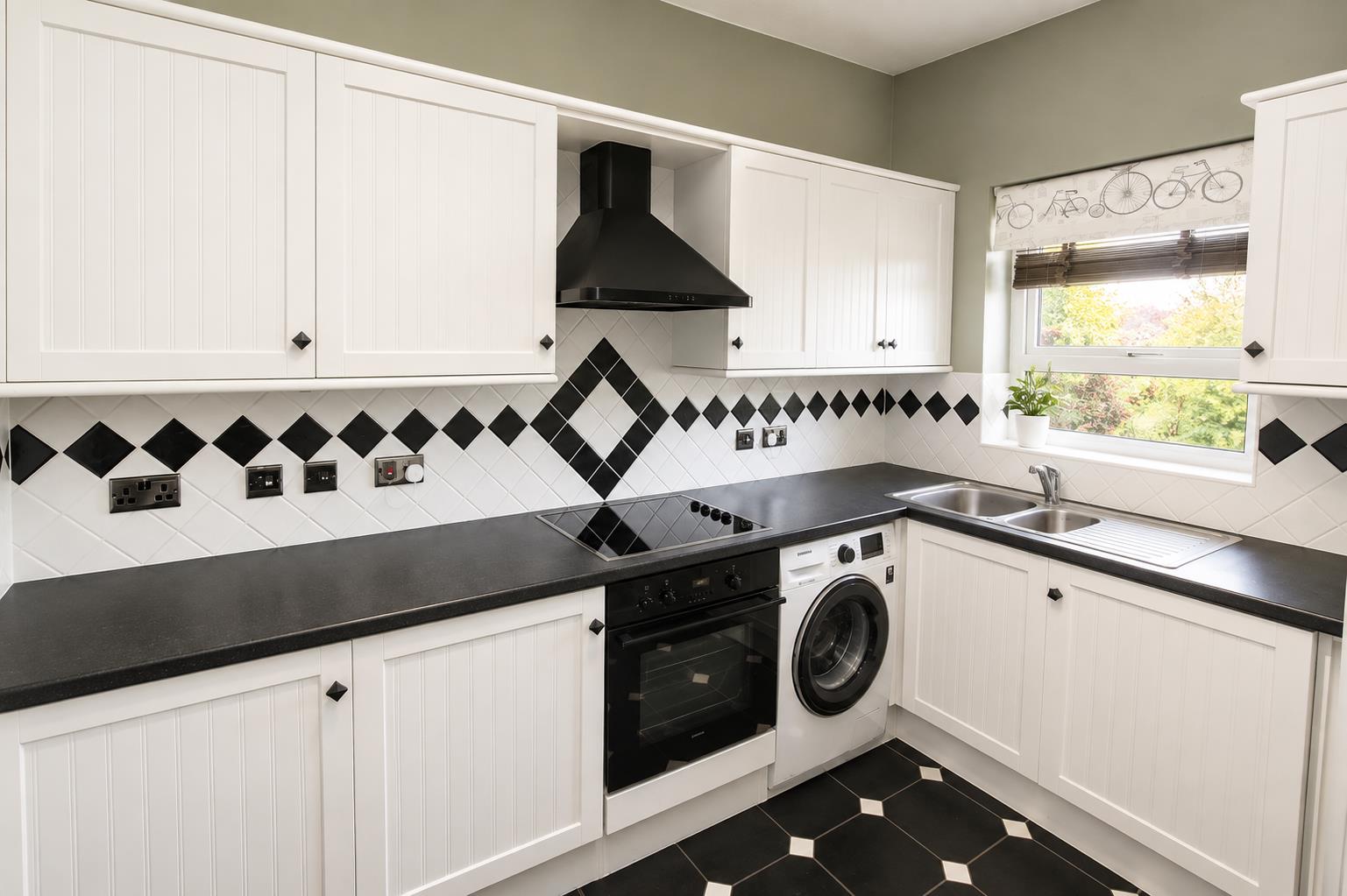 Lamorna Crescent, Tilehurst, Reading